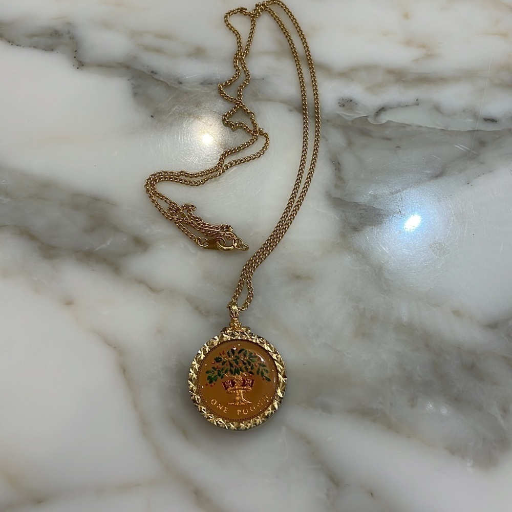 Vintage Queen Elizabeth II Pendant Necklace 1987–Beautiful!! Gold Tone EUC - Picture 4 of 6